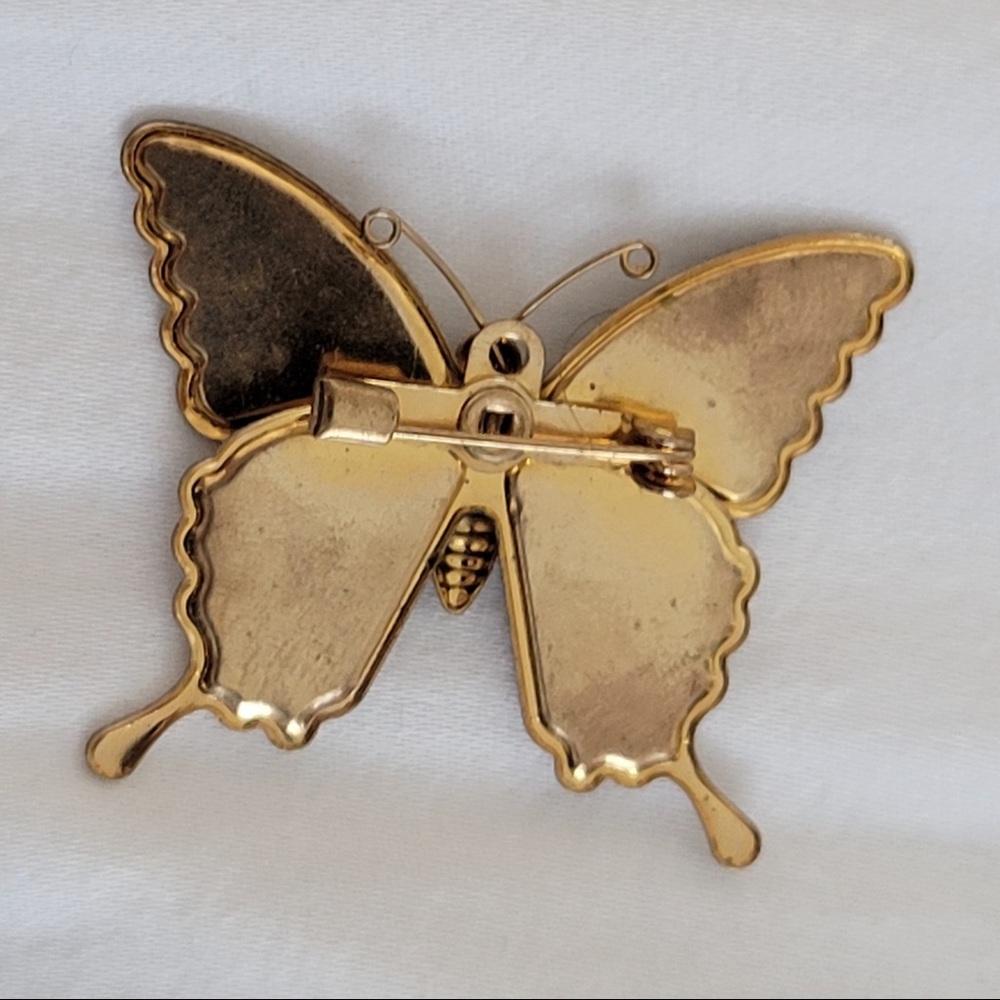 Beautiful Butterfly pin - Picture 2 of 4